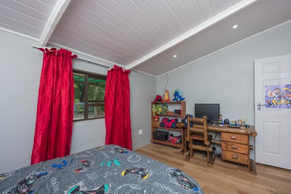 5 Bedroom Property for Sale in Denneoord Western Cape